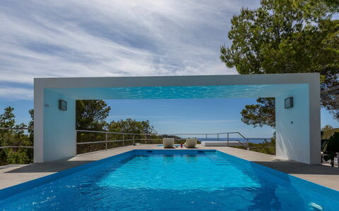 Villa Tomsk: Azul, Piscina, Material Compuesto, Sombra, Eco Hotel, Recurso, Zona Tropical, Mueble Para Exteriores, Hotel