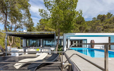 Villa Tomsk: Piscina, Material Compuesto, Sombra, Recurso, Mueble Para Exteriores, Eco Hotel, Villa, Hotel, Cubierta, Pérgola