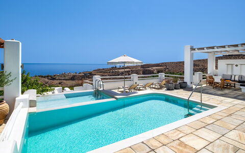 Villa Tramountana: Recurso, Piscina, Mueble Para Exteriores, Eco Hotel, Villa, Sombra, Silla, Hotel, Estructura Al Aire Libre, Zona Tropical