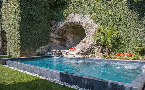 Villa Traversi: Jardín, Piscina, Fuente De Agua, Ocio, Patio Interior, Paisajismo, Diseño, Yarda
