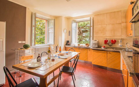 Villa Traversi: Mueble, Diseño De Interiores, Piso, Cocina, Mostrador, Madera, Suelo, Aparato De Cocina, Techo, Electrodoméstico