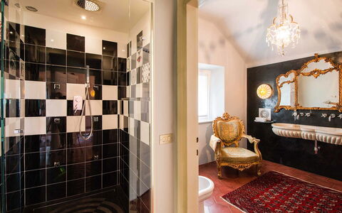 Villa Traversi: Diseño De Interiores, Arreglo De Tubería, Piso, Baño, Suelo, Bañera, Encendiendo, Techo, Plomería, Grifo