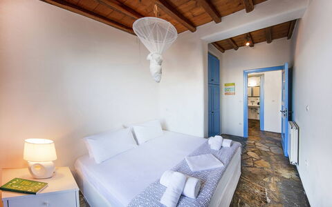 Villa Tychi: Azul, Material Compuesto, Piscina, Hotel