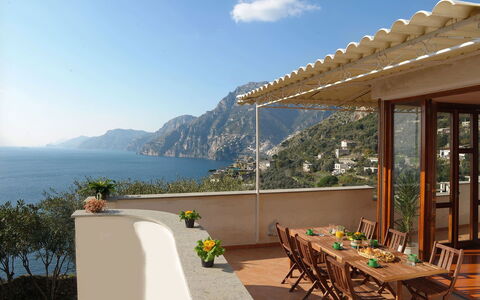Villa Valeria: Mueble, Mesa, Silla, Costeras Y Los Accidentes Geográficos Oceánico, Mar, Costa, Mueble Para Exteriores, Recurso, Cordillera, Cocina Y Comedor Mesa