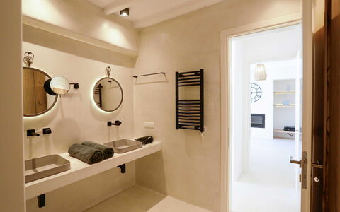 Villa Veneta: Pared, Diseño De Interiores, Piso, Arreglo De Tubería, Suelo, Techo, Encendiendo, Lámpara, Lavabo, Baño