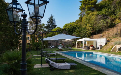 Villa Vorno: Piscina, Ocio, Recurso, Mueble Para Exteriores, Eco Hotel, Sombra, Inmuebles, Jardín, Paraguas, Hotel