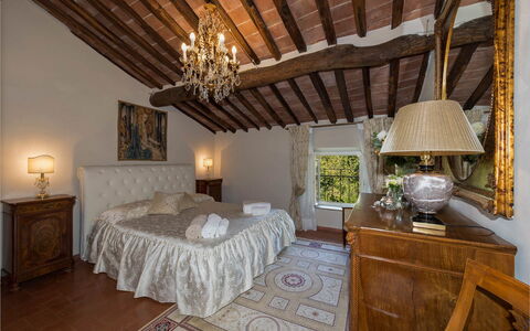 Villa Vorno: Mueble, Cama, Habitación, Pared, Lecho, Sábana, Diseño De Interiores, Linos, Casa, Marco De La Cama