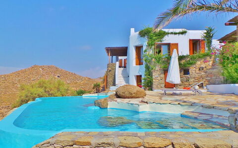Villa Zenas with Direct Access to the Sea: Piscina, Recurso, Eco Hotel, Villa, Inmuebles, Ciudad De Vacaciones, Hotel, Hacienda, Fuente De Agua