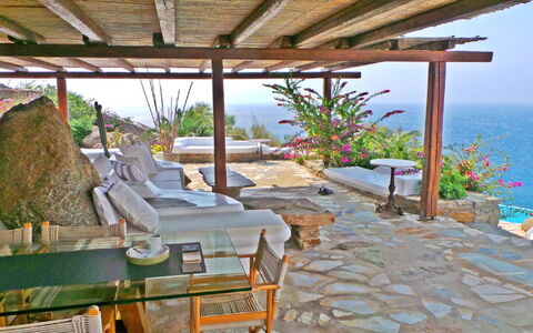 Villa Zenas with Direct Access to the Sea: Recurso, Mueble, Maceta, Silla, Eco Hotel, Mueble Para Exteriores, Planta De Casa, Material Natural, Piscina, Balcón