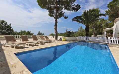 Villa Zenith: Árbol, Piscina, Sombra, Recurso, Mueble Para Exteriores, Ciudad De Vacaciones, Paisajismo, Fuente De Agua, Villa, Eco Hotel