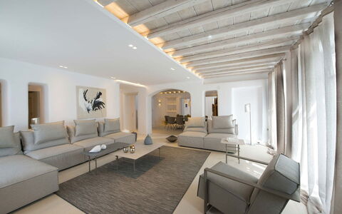 Villa Zinovia: Mueble, Diseño De Interiores, Piso, Pared, Suelo, Sofá, Techo, Sala, Casa, Habitación