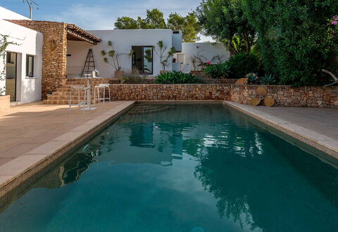 Can Blanca: Piscina, Fuente De Agua, Recurso, Losa, Loseta, Eco Hotel, Patio Interior, Villa, Piscina De Reflejo