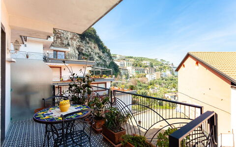 Casa Serena: Departamento, Balcón, Planta De Casa, Maceta, Hotel, Pretil, Porche, Ático