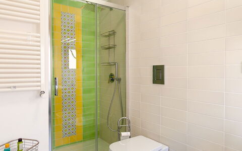 Casa Serena: Baño, Diseño De Interiores, Arreglo De Tubería, Piso, Pared, Suelo, Baño, Lavabo, Asiento Del Baño, Grifo