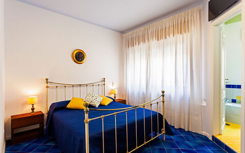 Casa Serena: Diseño De Interiores, Piso, Habitación, Cama, Suelo, Mueble, Lecho, Sábana, Marco De La Cama, Habitación