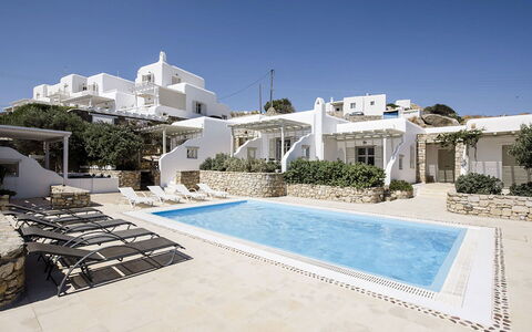 Marvi House: Recurso, Diseño, Hotel, Planta De Casa, Maceta, Piscina, Villa