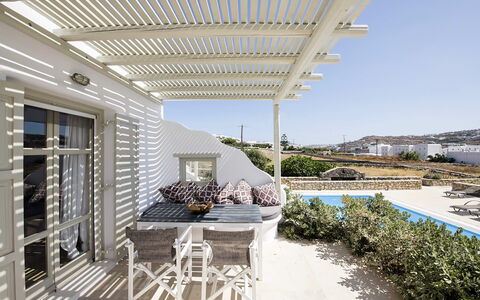 Marvi House: Casa, Mueble Para Exteriores, Sombra, Departamento, Balcón, Silla, Estructura Al Aire Libre, Patio, Pérgola, Inmuebles