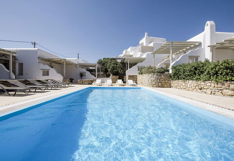 Marvi House: Hotel, Piscina, Recurso