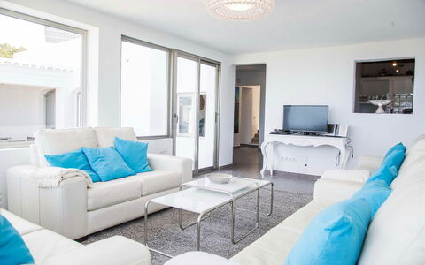 Villa Rigel: Mueble, Diseño De Interiores, Sofá, Piso, Suelo, Techo, Departamento, Sala, Habitación, Casa