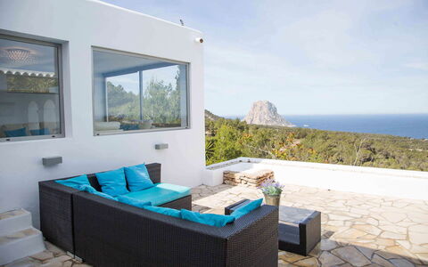 Villa Rigel: Mueble, Mesa, Diseño De Interiores, Sofá, Mar, Silla, Sala, Techo, Mesa De Café