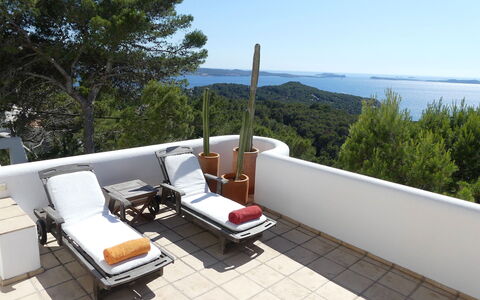 Villa Roxy: Mueble, Mueble Para Exteriores, Silla, Sombra, Recurso, Eco Hotel, Balcón, Mesa Al Aire Libre, Sunlounger, Villa