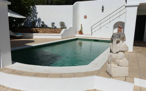 Villa Roxy: Material Compuesto, Hormigón, Piscina, Loseta, Losa, Fuente De Agua, Planta De Casa, Mueble Para Exteriores