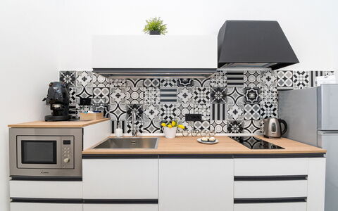 Apartment Vittoria: Cocina, Mostrador, Diseño De Interiores, Aparato De Cocina, Piso, Gabinetes, Mueble, Suelo, Habitación, Estufa De Cocina