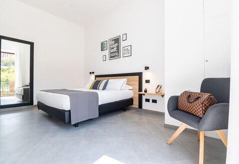 Apartment Vittoria: Diseño De Interiores, Mueble, Departamento, Habitación, Silla, Diseño, Hotel, Marco, Madera Dura, Sala