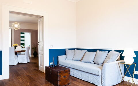 Interno Sorrentino: Mueble, Diseño De Interiores, Piso, Madera, Suelo, Suelos De Madera, Habitación, Encendiendo, Casa, Sala