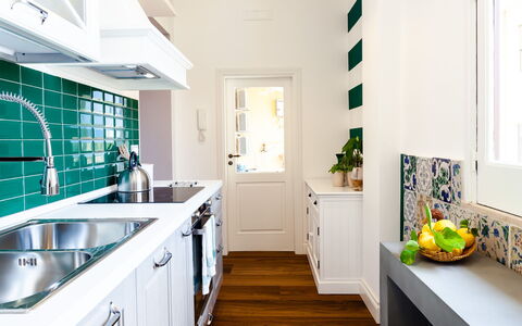 Interno Sorrentino: Cocina, Mostrador, Diseño De Interiores, Aparato De Cocina, Piso, Gabinetes, Electrodoméstico, Mueble, Suelo, Casa