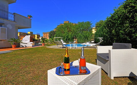 Villa Orlando: Departamento, Jardín, Paisajismo, Yarda, Recurso, Sombra, Césped, Eco Hotel, Patio Interior