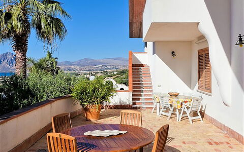 Villa Lo Capo: Sombra, Silla, Balcón, Hacienda, Recurso, Eco Hotel, Paisajismo, Mueble Para Exteriores, Inmuebles, Villa