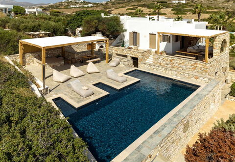 Villa Almatea: Piscina, Recurso, Inmuebles, Losa, Villa, Silla, Mueble Para Exteriores, Fuente De Agua, Estructura Al Aire Libre, Patio
