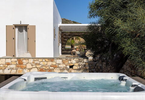 Villa Ayra: Piso, Suelo, Recurso, Silla, Sombra, Diseño, Hotel, Villa, Piscina, Eco Hotel