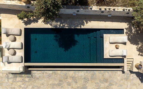 Villa Emera: Material Compuesto, Mueble Para Exteriores, Piscina, Sombra, Hormigón, Sunlounger, Sombra, Fuente De Agua
