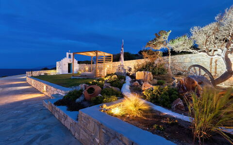 Villa Emera: La Iluminación Del Paisaje, Paisajismo, Noche, Jardín, Iluminación De Seguridad, Inmuebles, Oscuridad, Yarda, Pasarela, Villa