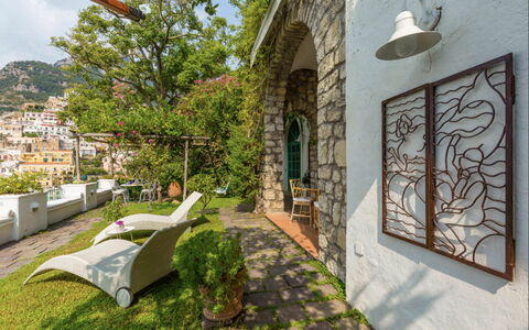 Villa Olivia: Pared, Maceta, Planta De Casa, Hacienda, Losa, Pared De Piedra, Silla, Patio, Balcón, Villa