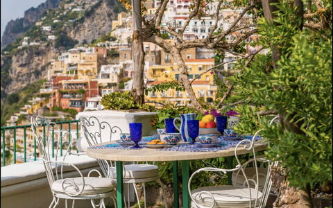 Villa Olivia: Mueble, Maceta, Mesa, Silla, Planta De Casa, Cortar Flores, Mesa Al Aire Libre, Florero, Comedor, Porcelana