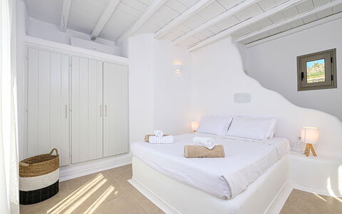 Villa Valentine: Departamento, Mueble, Casa, Habitación, Cama, Almohada, Arrojar La Almohada, Hotel, Lecho, Recurso