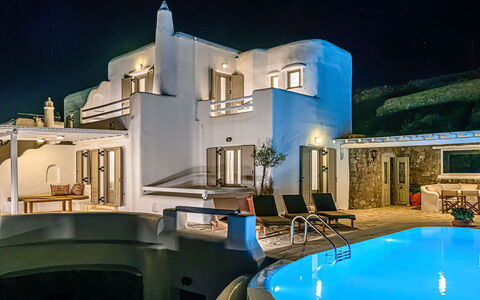 Villa Valentine: Noche, Recurso, Piscina, Villa, Costa, Mansión, Inmuebles, Hotel, Ciudad De Vacaciones