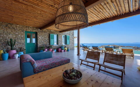 Villa Joy: Azul, Mueble, Arquitectura, Casa, Silla, Puerta, Recurso, Inmuebles, Balcón, Villa