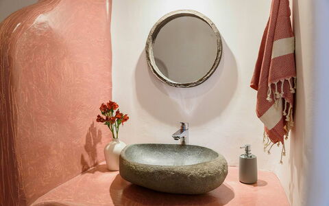 Villa Joy: Cerámico, Arreglo De Tubería, Material Natural, Porcelana, Grifo, Plomería, Baño, Cerámica, Lavabo, Fotografía De Naturalezas Muertas