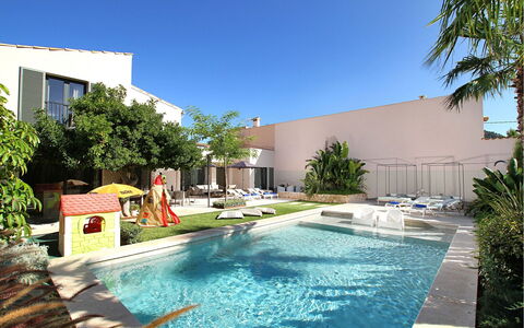 Villa Amaranta: Piscina, Agua, Recurso, Barrio Residencial, Fuente De Agua, Ocio, Eco Hotel, Mueble Para Exteriores, Material Compuesto, Thermae
