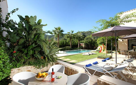 Villa Amaranta: Piscina, Mueble Para Exteriores, Mueble, Recurso, Paraguas, Sunlounger, Silla, Eco Hotel, Jardín