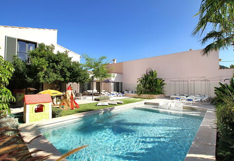 Villa Amaranta: Piscina, Agua, Recurso, Barrio Residencial, Fuente De Agua, Ocio, Eco Hotel, Mueble Para Exteriores, Material Compuesto, Thermae