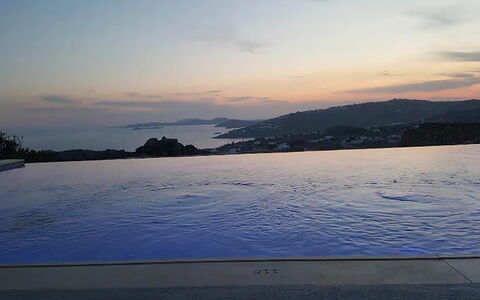 Villa Elmas: Azul, Horizonte, Piscina, Oscuridad, Cordillera, Noche, Sonido, Cresta, Zona Tropical