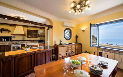 Villa Tortuga: Mueble, Diseño De Interiores, Madera, Mesa, Cocina Y Comedor Mesa, Piso, Techo, Suelo, Habitación, Comedor