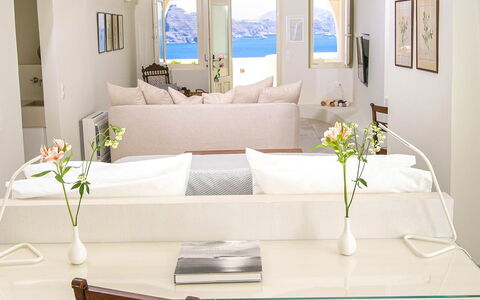 Aloy Suite: Mueble, Mesa, Diseño De Interiores, Suelo, Piso, Sofá, Silla, Casa, Departamento, Sala