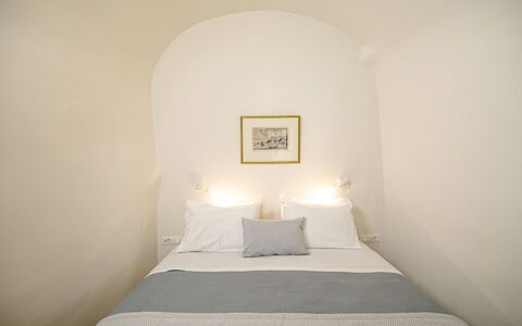 Palea: Pared, Habitación, Diseño De Interiores, Techo, Cama, Suelo, Encendiendo, Sábana, Casa, Lecho