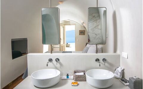Villa Nea: Pared, Diseño De Interiores, Arreglo De Tubería, Piso, Lavabo, Lavabo Del Baño, Grifo, Baño, Suelo, Encendiendo